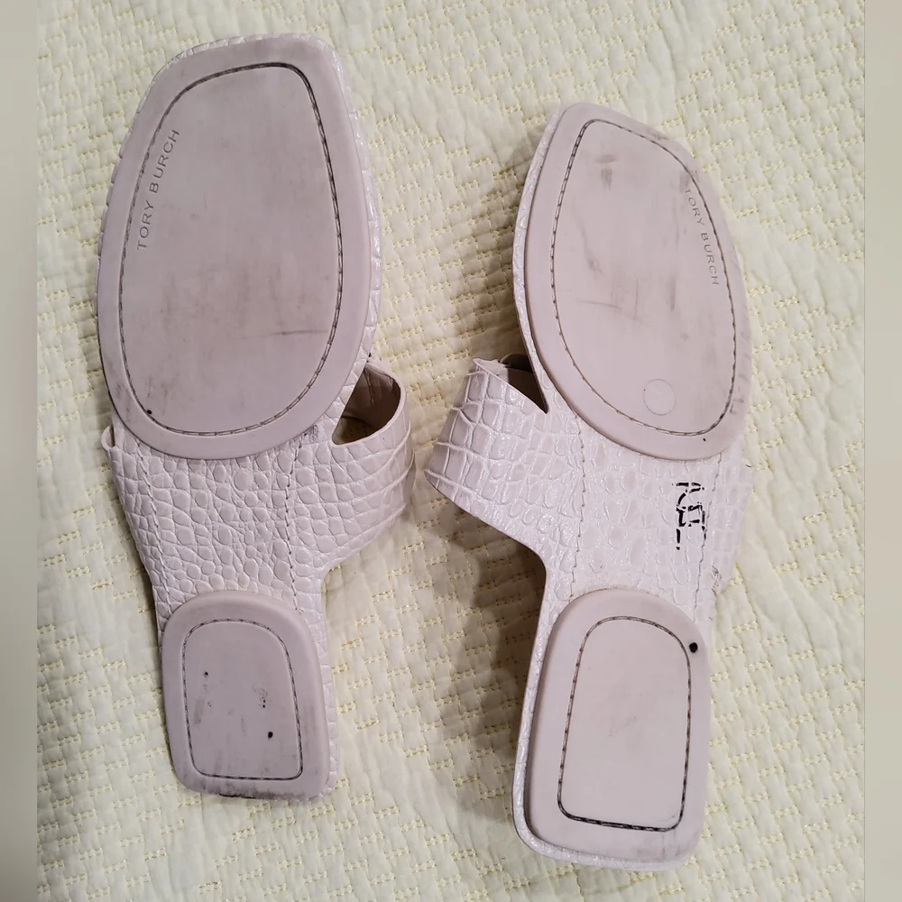 Tory Burch Metal Logo Croc Cream Sandals Size 8,5